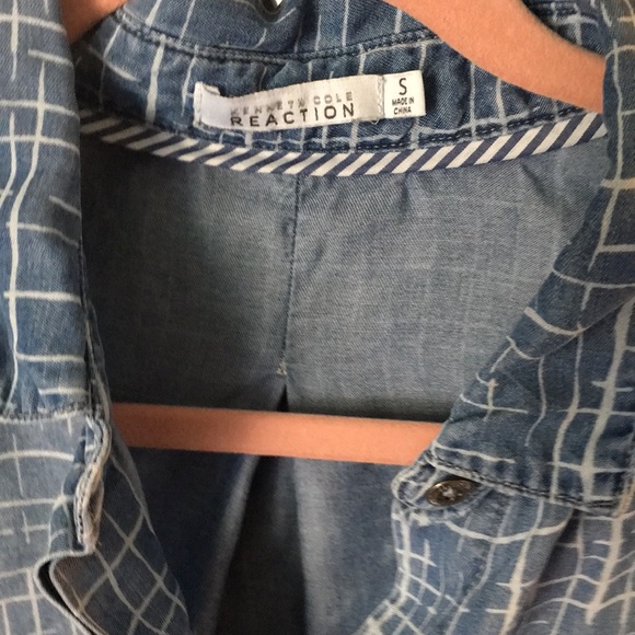 Kenneth Cole reaction jeans top. - Picture 3 of 5